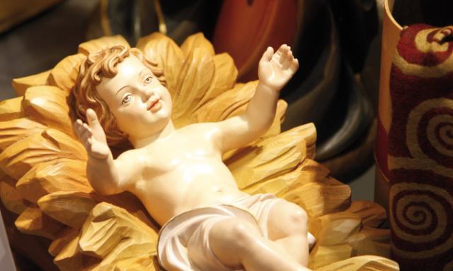 Neuvaine de l'Avent - jour 7 - L'enfant Jésus posé dan une mangeoire - santon