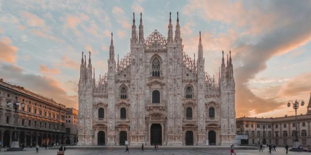 Milan-cathedrale-soleillevant-GIMP