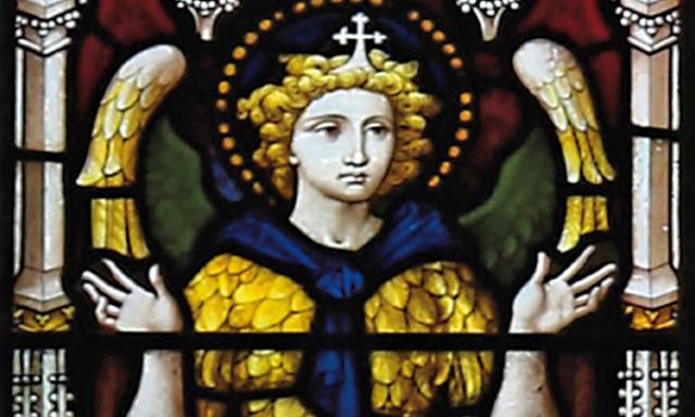Neuvaine à saint Michel Archange - jour 3 - Saint Michel, représenté les mains ouvertes et levées, portant un diadème surmonté d'une croix. Vitrail.
