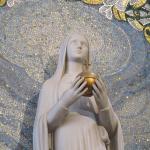 Neuvaine à ND Médaille Miraculeuse - Jour 5 - Marie portant le globe crucifère - Statue
