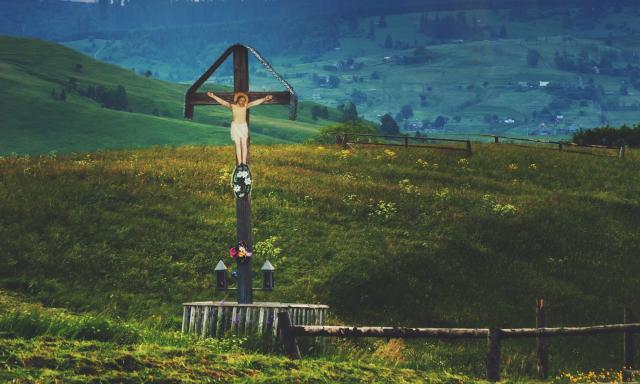 Neuvaine à Padre Pio - Jour 2 - Crucifix dans la campagne - photo
