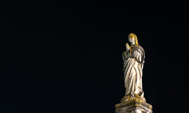 Neuvaine à Marie qui défait les nœuds jour 1 - statue de la Vierge Marie qui écrase le serpent