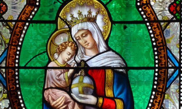 Neuvaine au sacré Cœur avec Josefa - Jour 7 - Vitrail Vierge couronnée tenant l'enfant dans ses bras