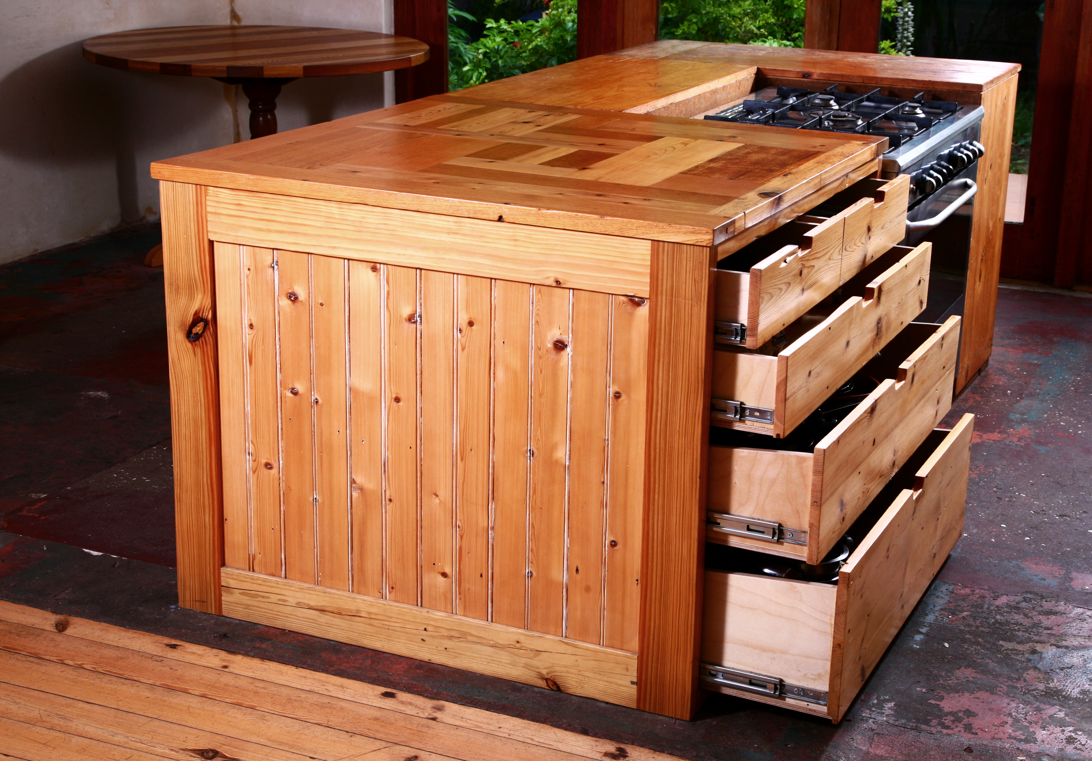 Medium sized Oregon, Teak and Pine kitchen island