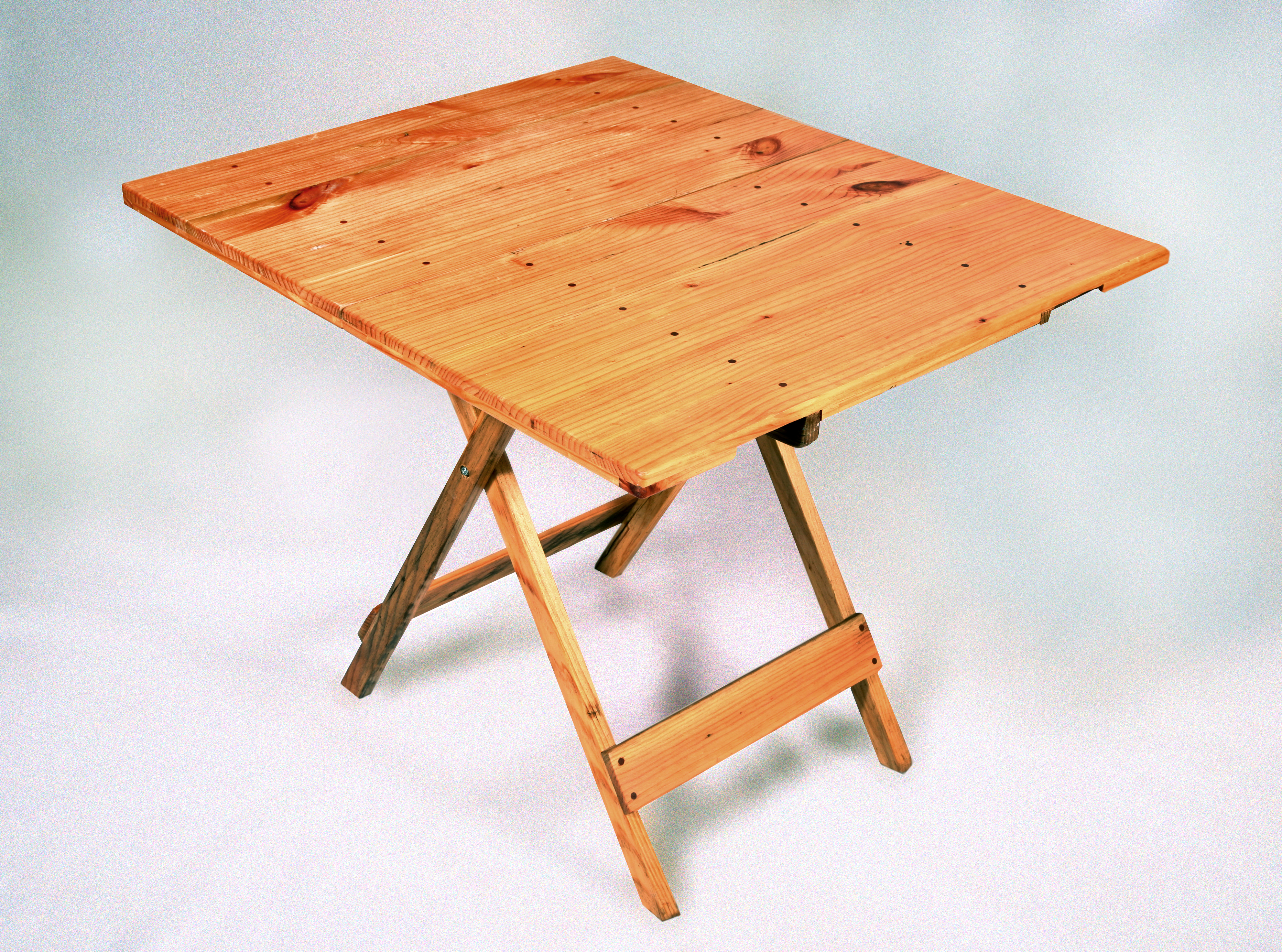 Folding camping table