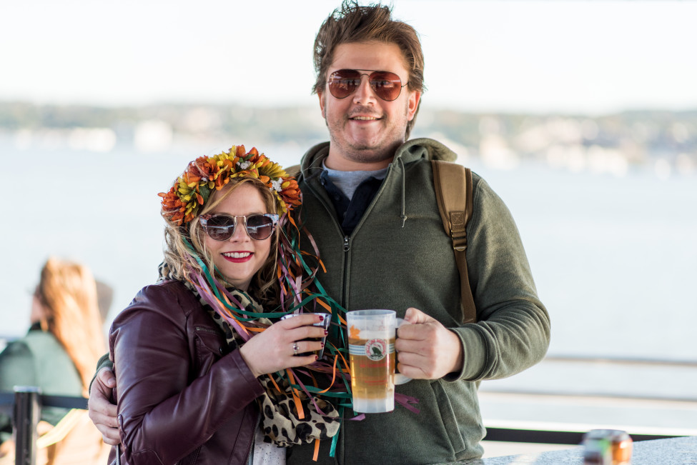 Bear Mountain Cheers with Beers Couple