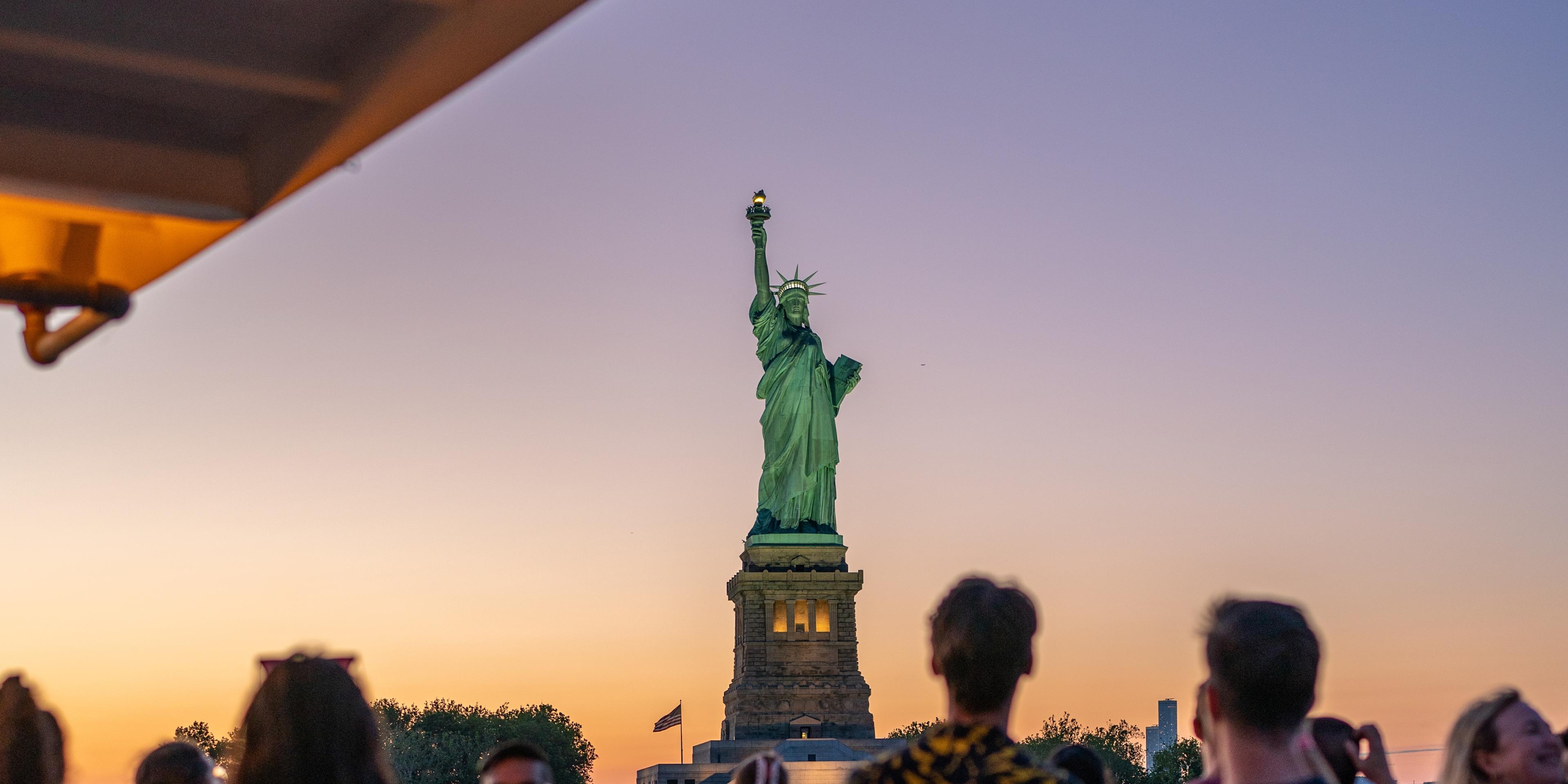 Statue at Sunset | Downtown Sunset Cruises