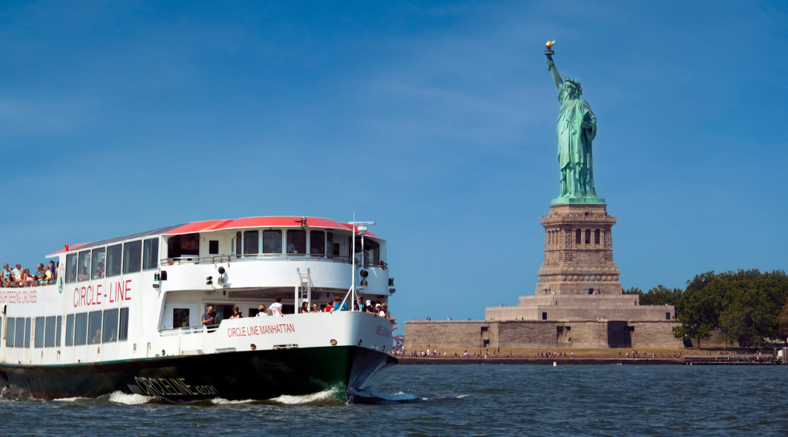 Circle Line boat in front of the Statue of Liberty