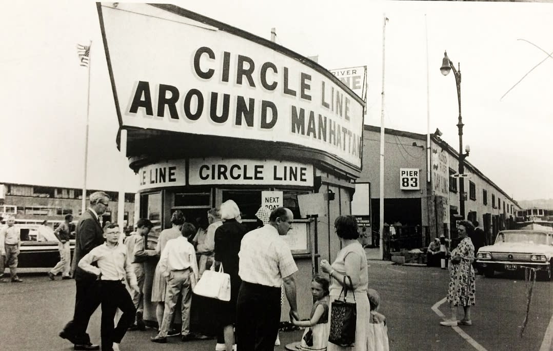 Historic image of Circle Line vessel and box office