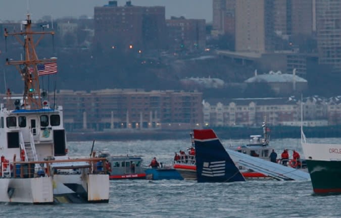 Circle Line Aids Flight 1549 (2009)