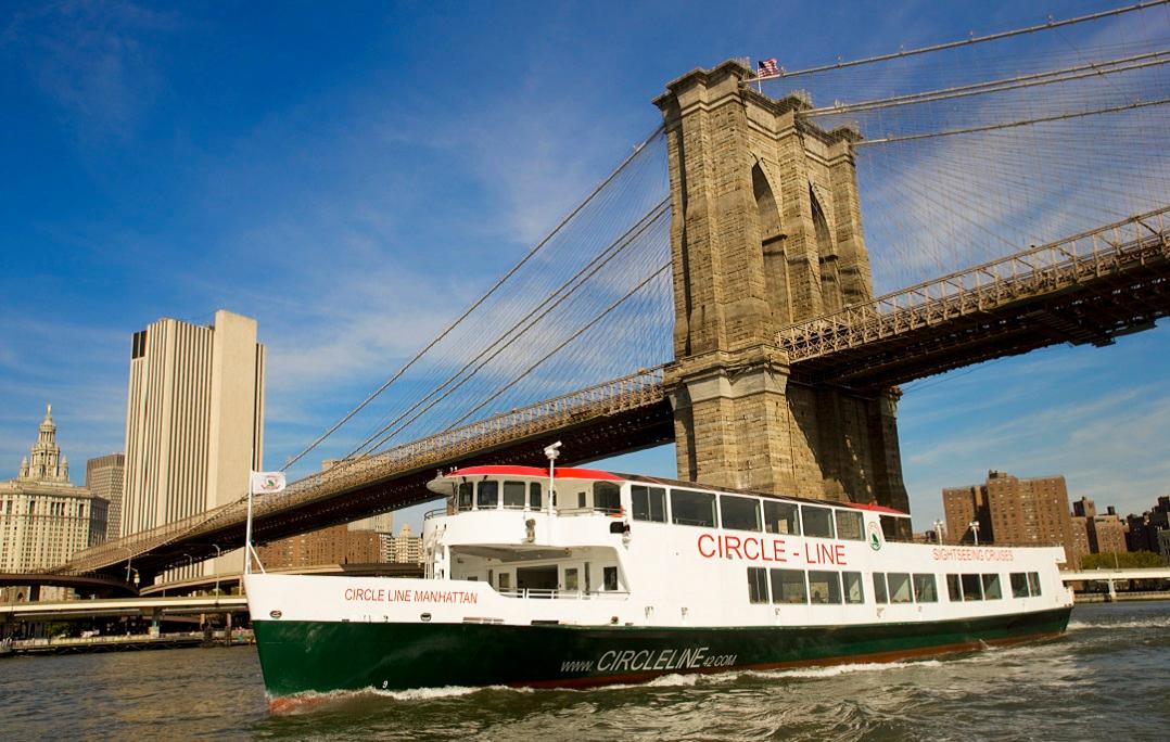 Circle Line Manhattan Class with Brooklyn Bridge in Background