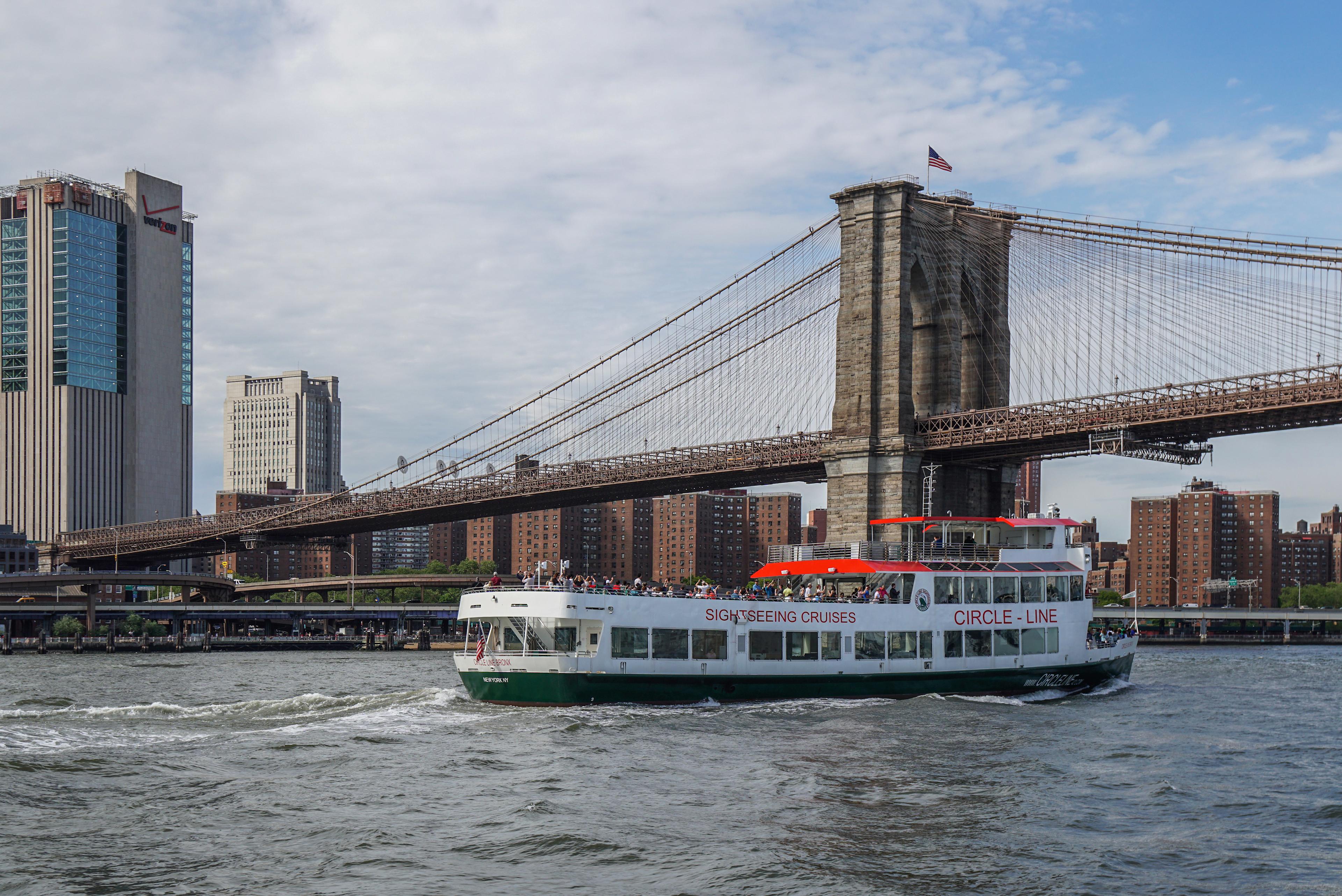 Circle Line Bronx Class with Brooklyn Bridge in Background