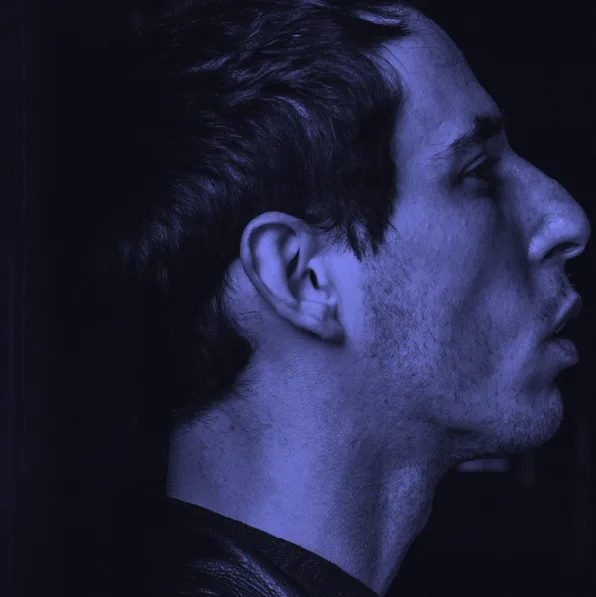 Novel presents The Avener