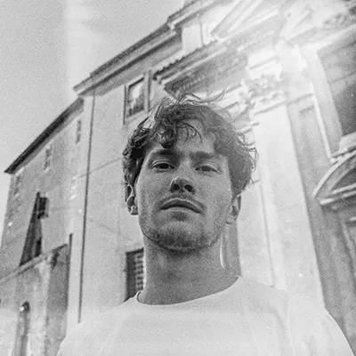 Novel presents David August (Live)