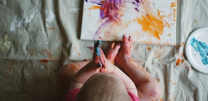 פעילויות לילדים בבית יצירה לילדים-Article Content Image1 צבע ידיים