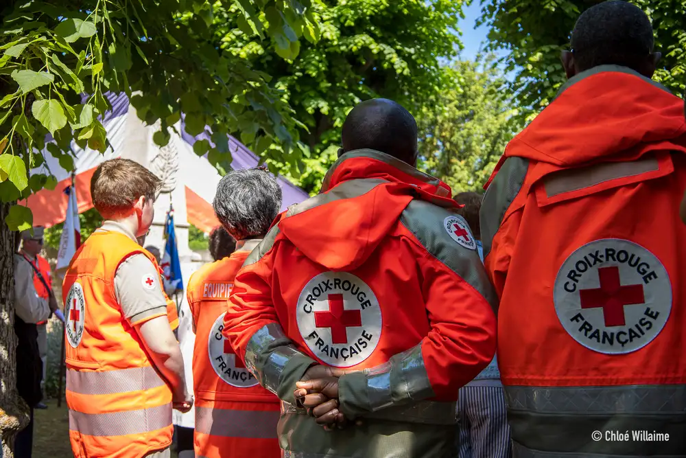Minute de silence et recueillement.
