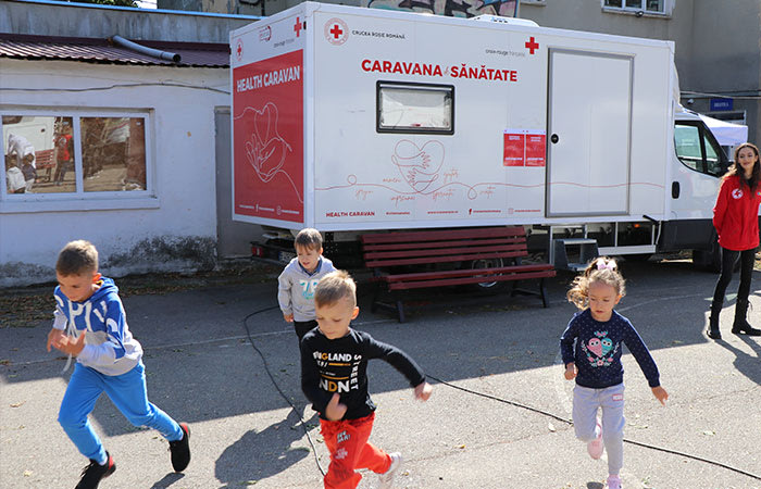 https://images.ctfassets.net/ksb78y40v1oe/1UD5GqfWojwjJFbS41MXh4/17e341d5acef3ce7307bfe79d441f7a1/Projet-_-l-international---Roumanie-Caravane-de-sant_.jpg