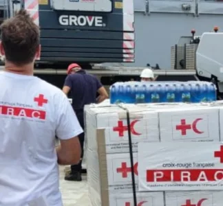 Pour répondre au séisme dévastateur du 14 août, la PIRAC a déployé 15 tonnes de biens de première nécessité via la frégate le Germinal de la marine nationale. © PIRAC