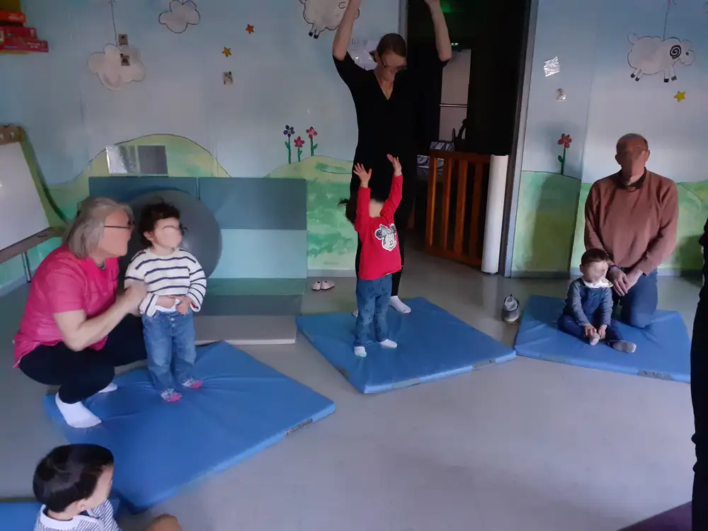 atelier YOGA parents/enfants avec notre intervenante