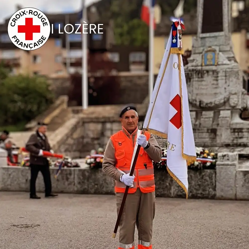 Porte drapeau cérémonie 08 mai 2024