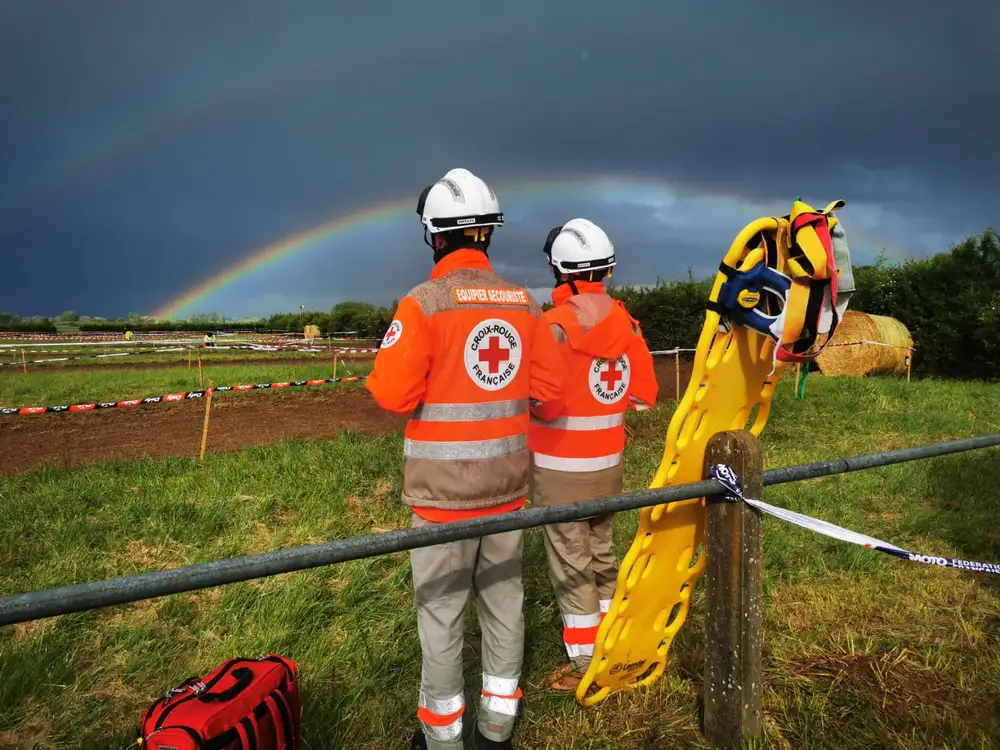 Poste de secours sur  un motocross