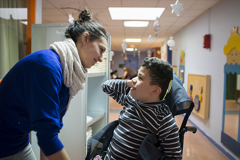 Pour la troisième année consécutive, la Croix-Rouge française élabore un Pacte Santé et choisit pour cette édition 2018 la thématique « enfance et handicap » afin de faire connaître au plus grand nombre son engagement sur ce sujet. Crédits photos: Joan Bardeletti / La Company  