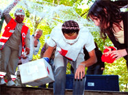 Un volontaire animant une session de Raid Cross