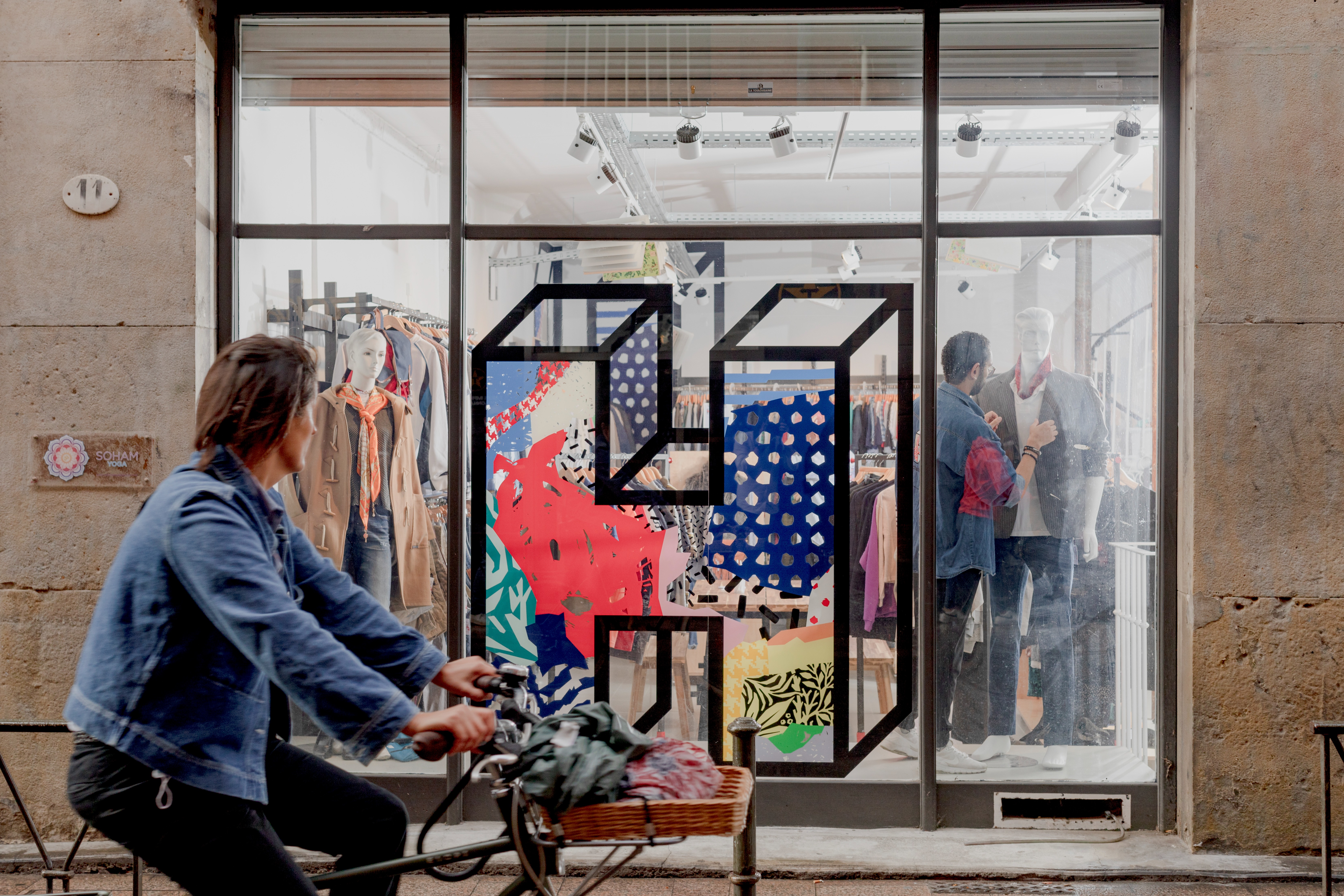 Vos dons de vêtements habillent des personnes dans le besoin, et leur donnent une seconde vie