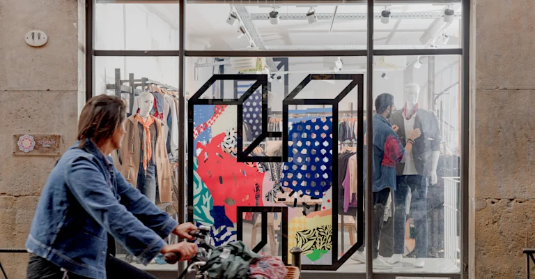 Vos dons de vêtements habillent des personnes dans le besoin, et leur donnent une seconde vie