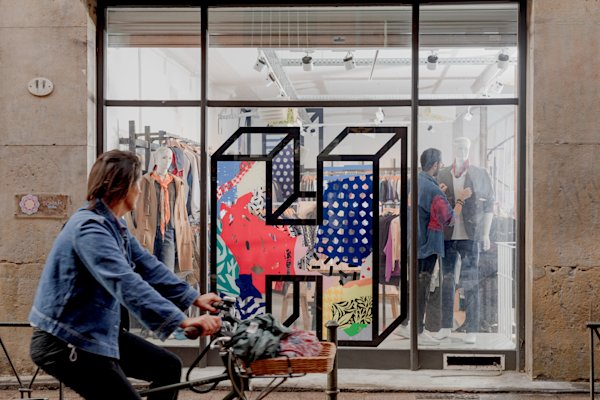 Vos dons de vêtements habillent des personnes dans le besoin, et leur donnent une seconde vie