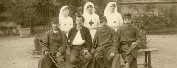 Les infirmières de la Croix-Rouge française aux côtés des Poilus durant la Première Guerre Mondiale - Comité d'Asnières-sur-Seine