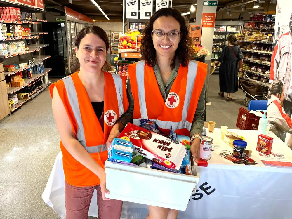 Nos bénévoles mobilisés sur une collecte alimentaire - juin 2025