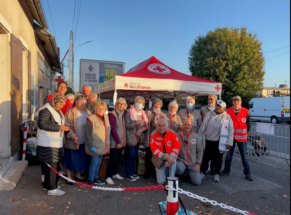 Brocante à l' Ul avec tous les bénévoles