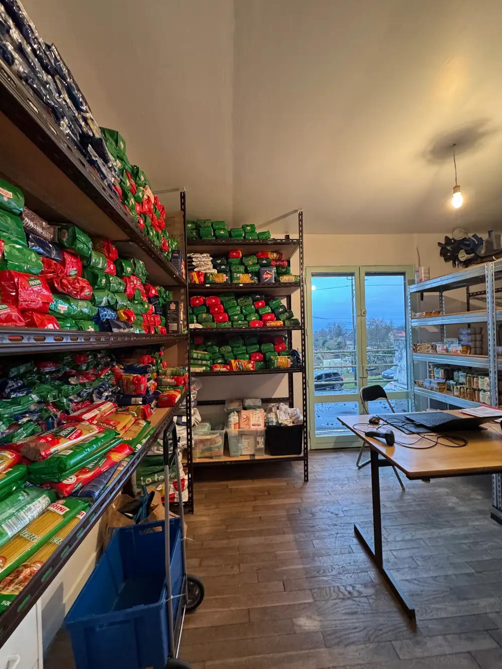 Zone de préparation des colis alimentaire