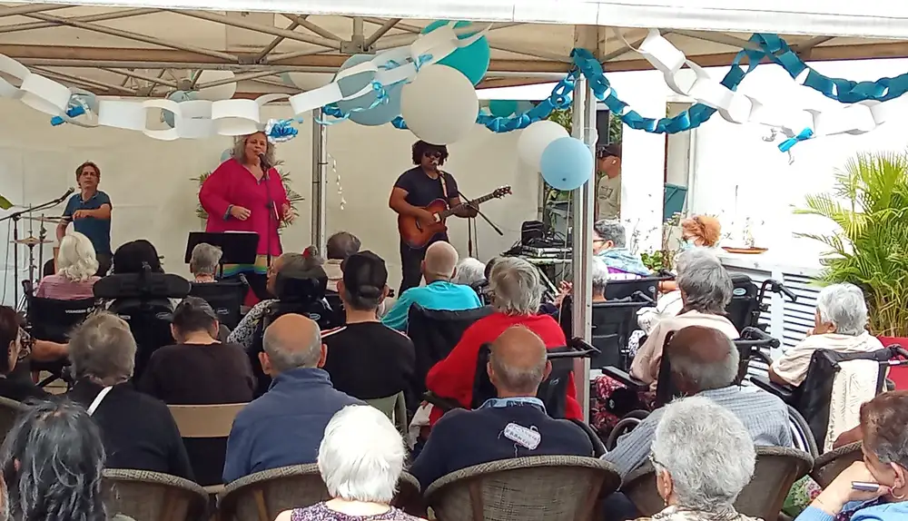Prestation musicale au petit jardin 