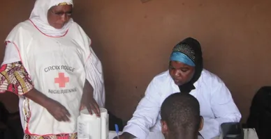 Clinique mobile de la Croix-Rouge au sein des foyers d’Agadez