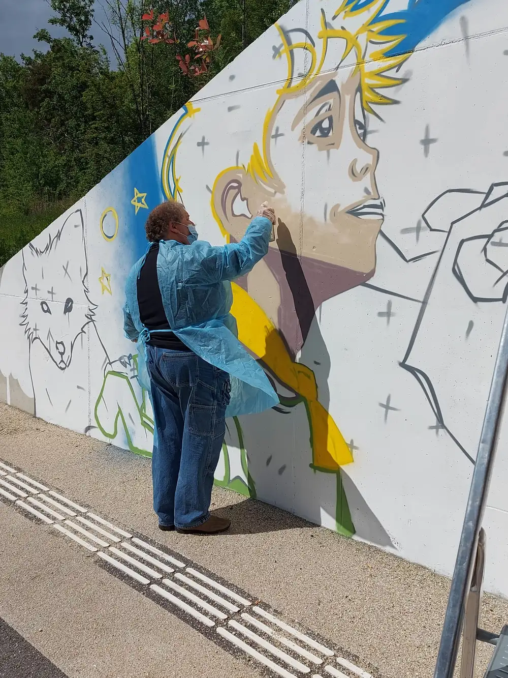 Un résident qui se lance bravo à lui