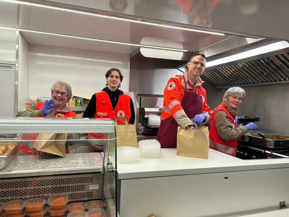 deux de nos bénévoles au Food truk étudiant