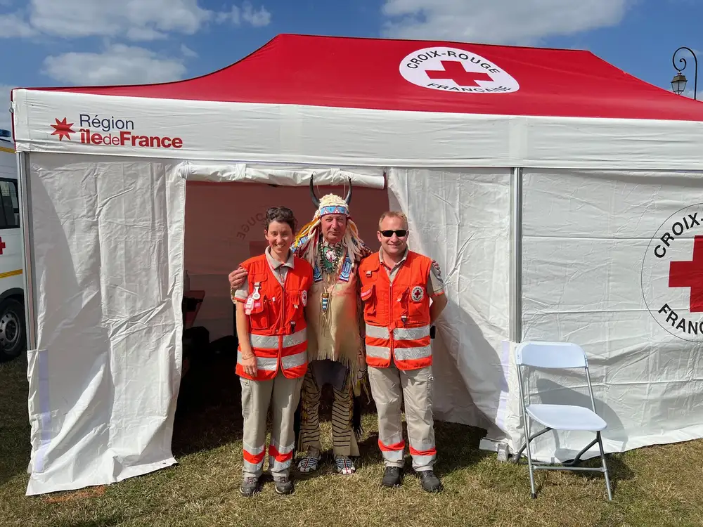 Un invité surprise au Poste du Festival Rock Country au Coudray