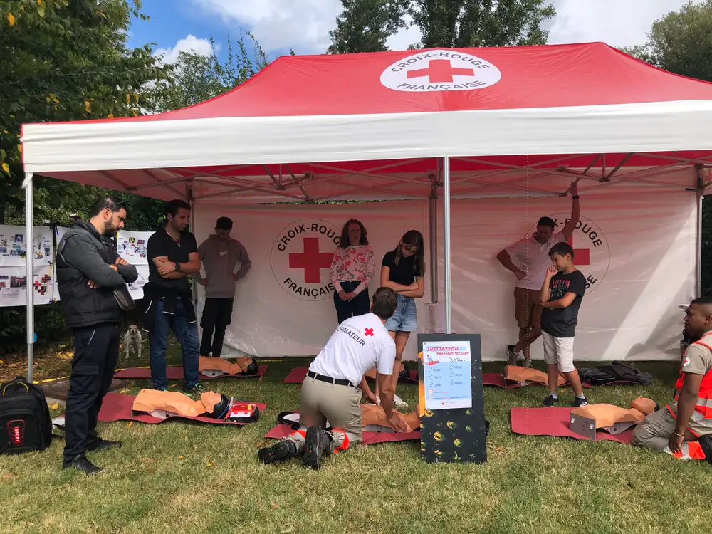 Initiation aux premiers secours au Forum des associations