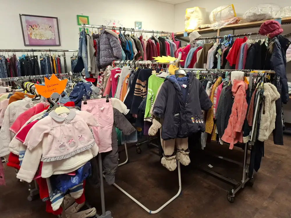 Vêtements et jouets enfants