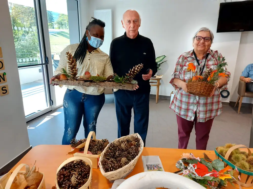 Atelier manuelle préparation décoration d'automne pour la structure