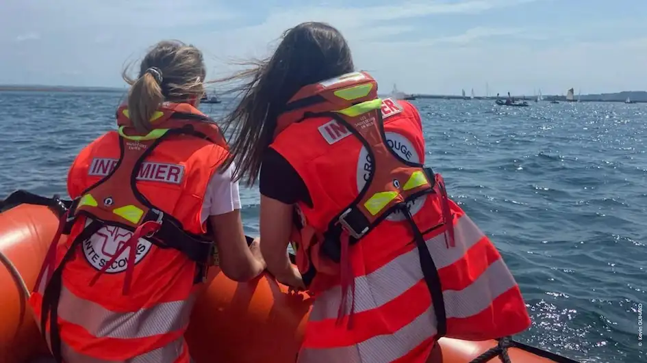 Les médecins et infirmiers de Croix-Rouge Santé Secours en mer pour une intervention.