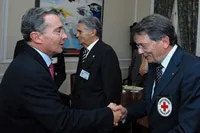 Jean-François Mattei et le président colombien, Alvari Uribe - © CRF 