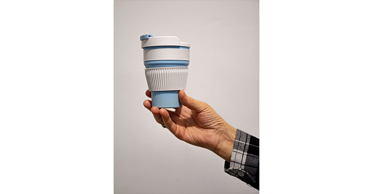 Le mug pliable de Natalia © William Keo / Magnum Photos