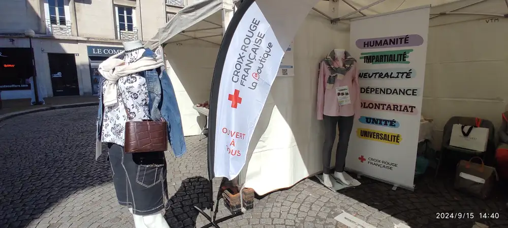 Stand de la Boutique à la braderie de Tours