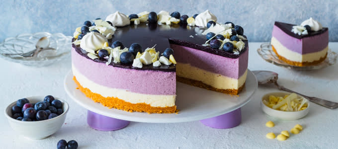 Mustikka-valkosuklaakakku 680x300