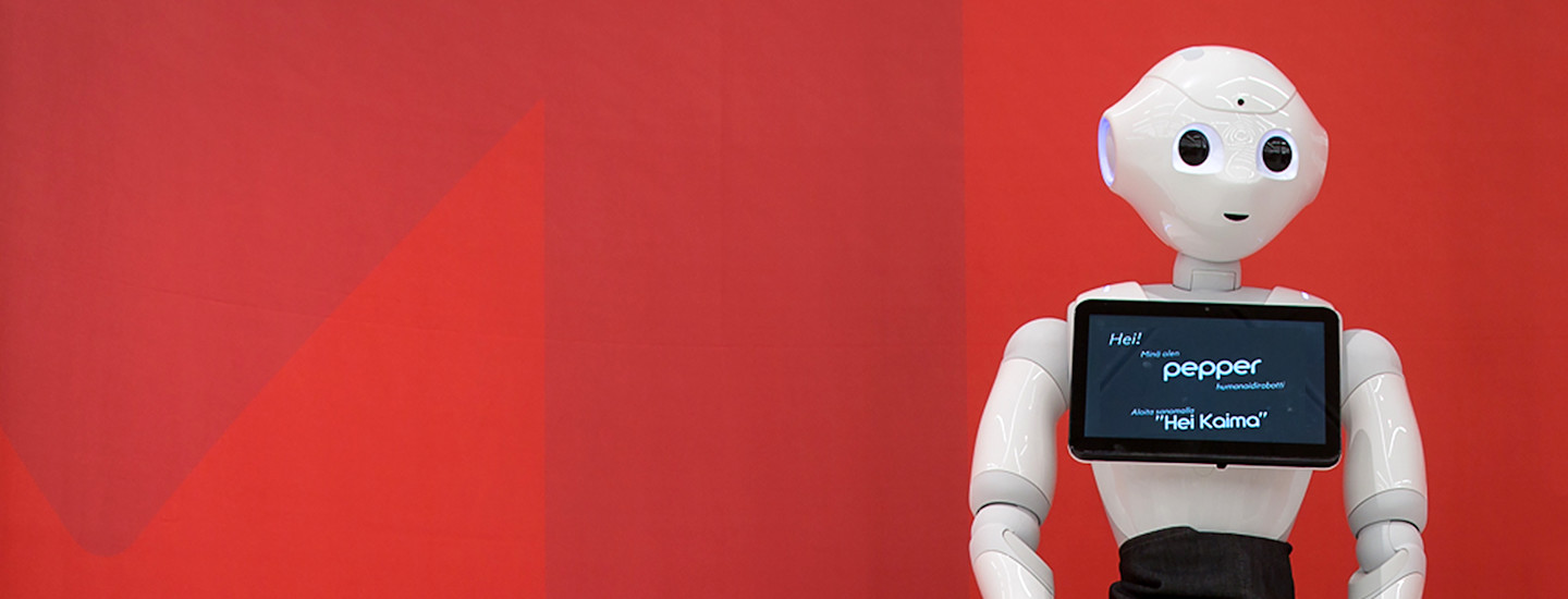 Moderni ruoanlaittaja tulevaisuuden kaupassa