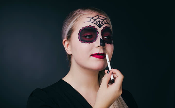 Halloween kallomeikki vaihe 4