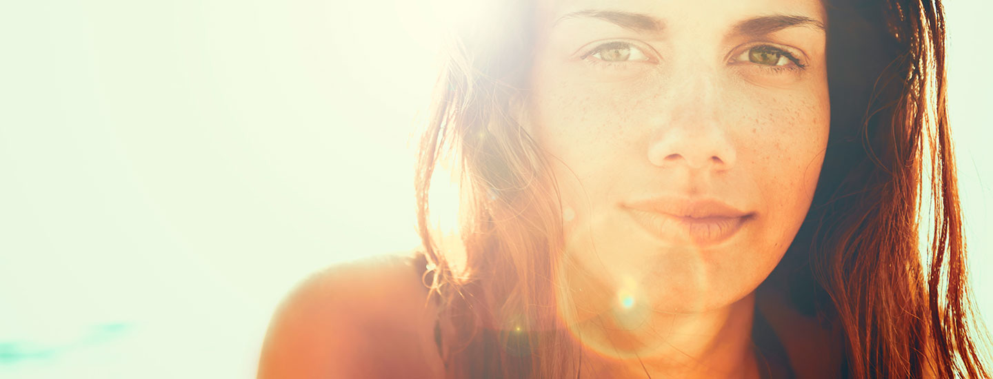 Miten suojautua auringon UV-säteiden aiheuttamalta ihon vanhenemiselta?